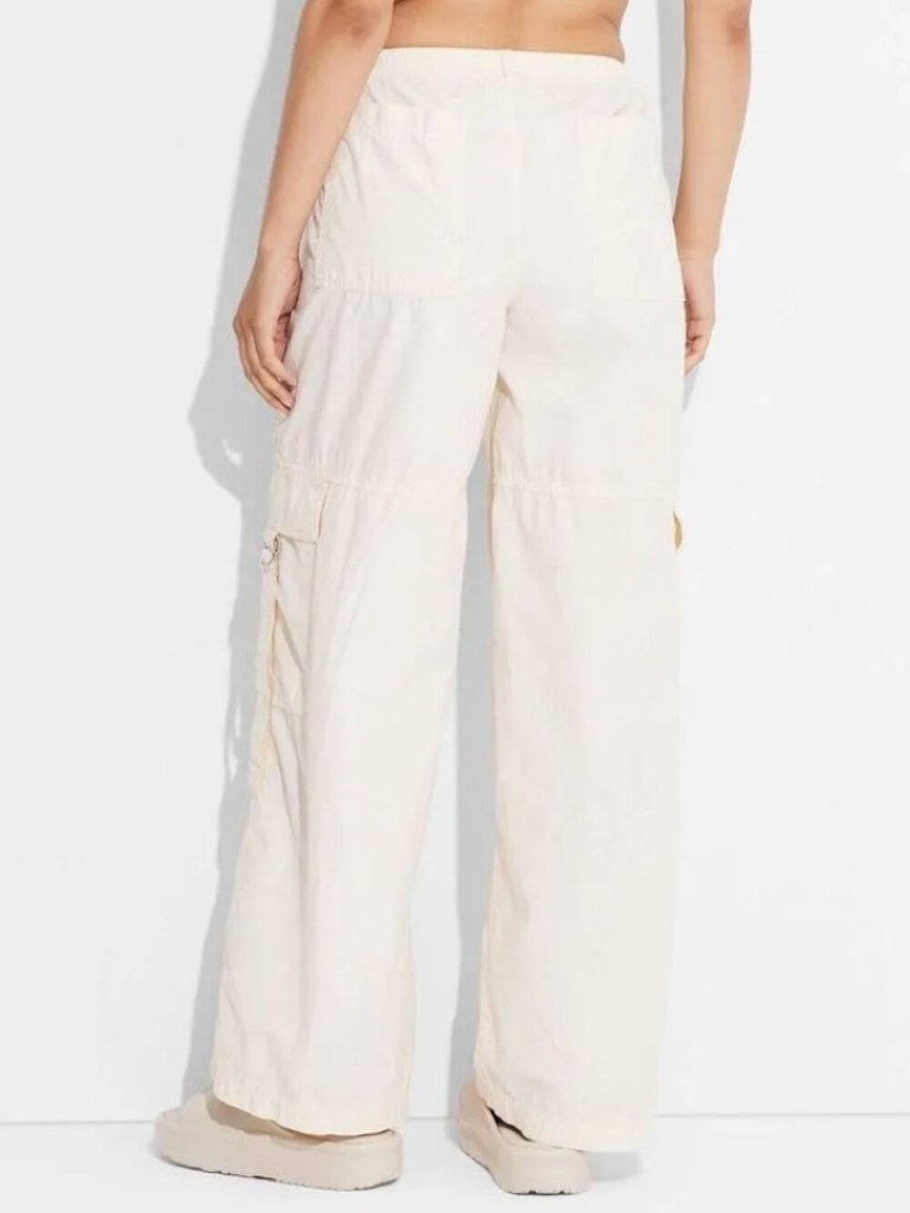 WILD FABLE CARGO PANTS & UNIVERSAL THREAD CREW NECKLINE TEE SET (BOTH SMALL)